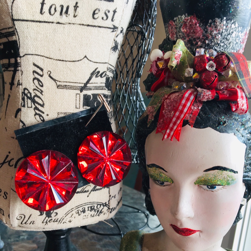 Vintage Christmas Red Acrylic Pinwheel Earrings 16$